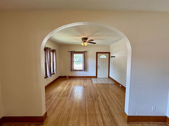 5th image of 312 N Prairie Ave