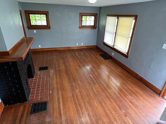 5th image of 33 E Beechwood Ave