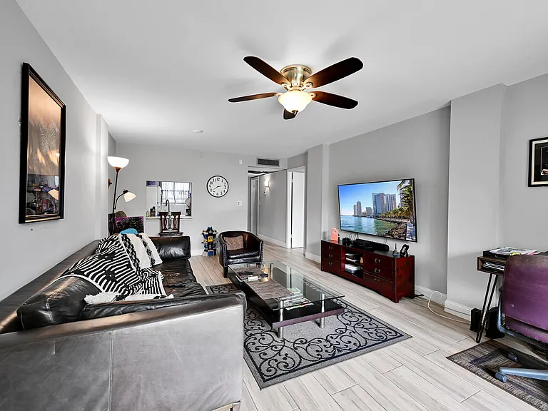103 Royal Park Dr #2E — Photo 4