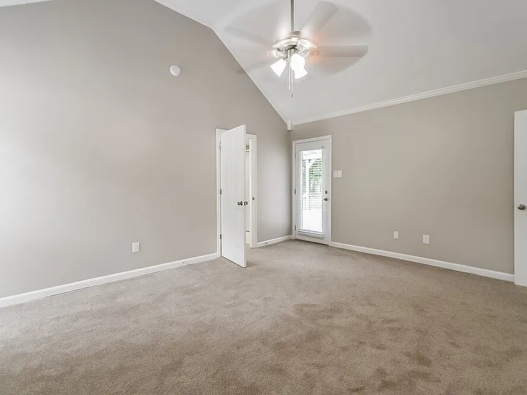 4401 Okeechobee Dr — Photo 9