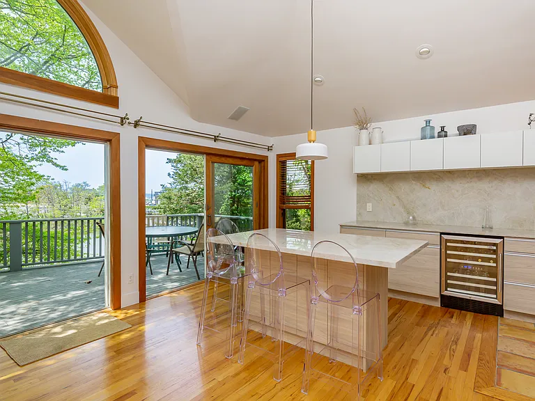 77 Lake Dr — Photo 5