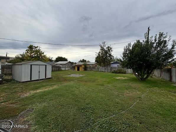 2304 S 3rd Ave, Yakima, WA 98903