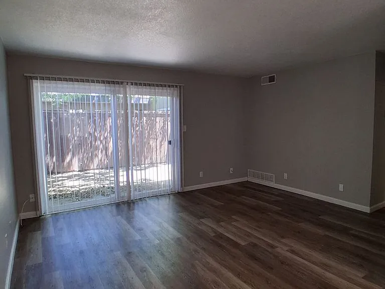 3319 E. Fairmont Ave. — Photo 11