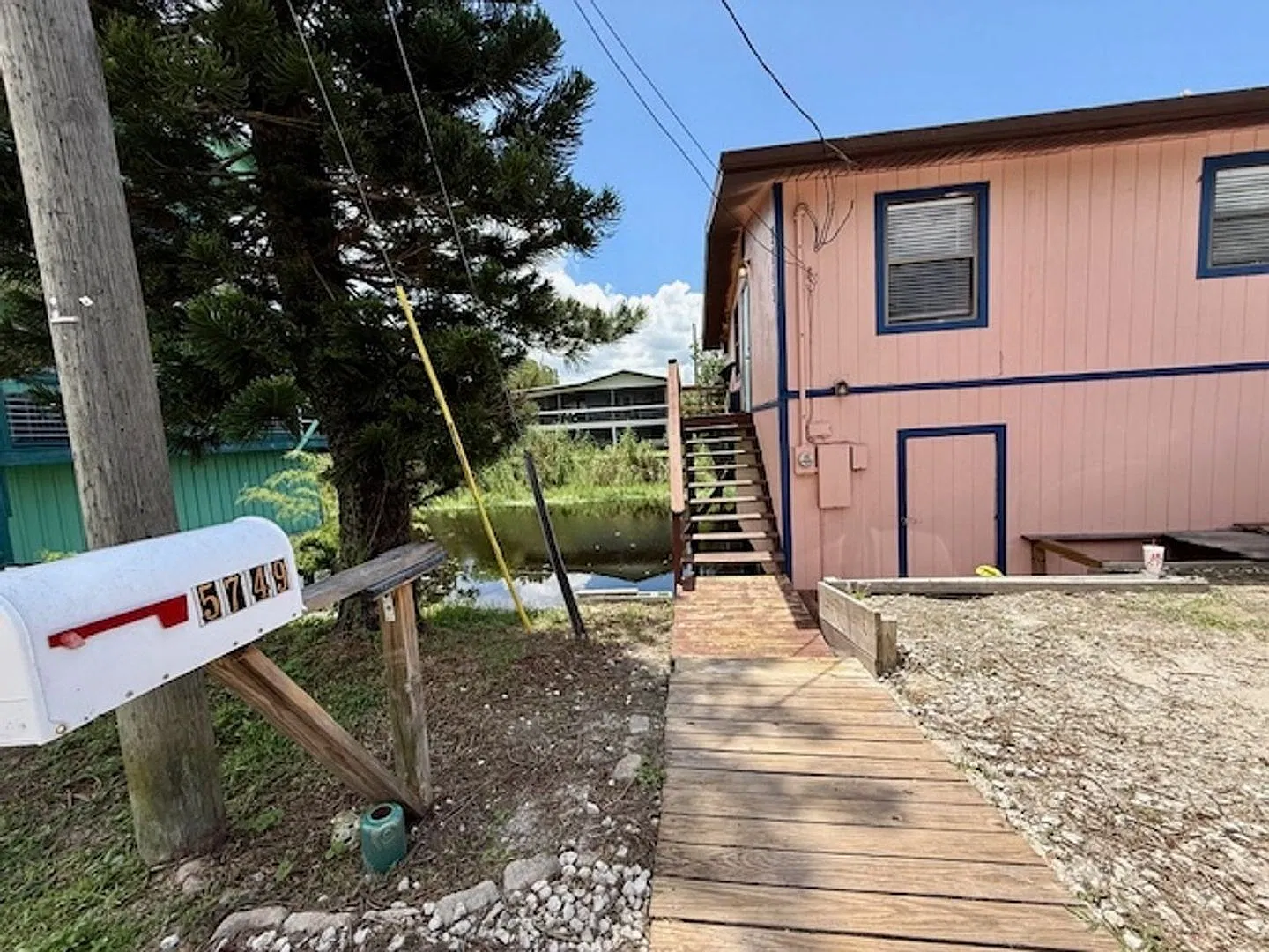 Charming 2br Waterfront Cabin In Cocoa — Photo 2