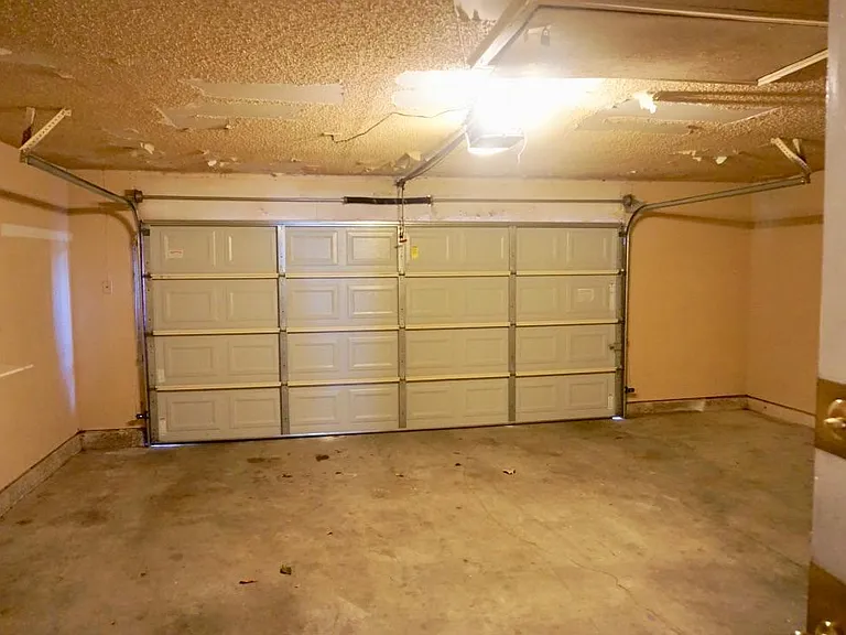 9027 N Rockwell Dr — Photo 8