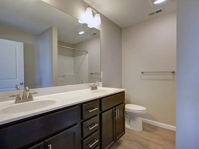 Middletown Place Apartments — Photo 33
