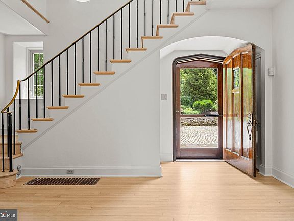 5th image of 534 N Rose Ln