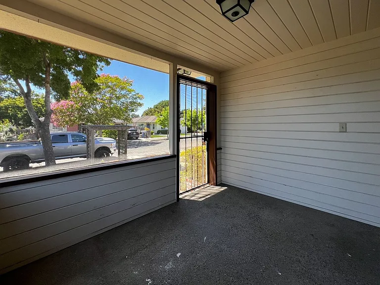 10 Linnell Ave — Photo 4