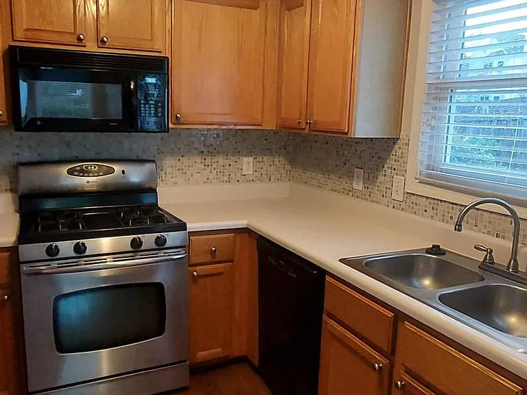 3211 Avensong Village Cir — Photo 6