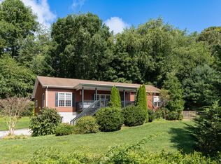 136 S Willow Brook Dr, Asheville, NC 28806