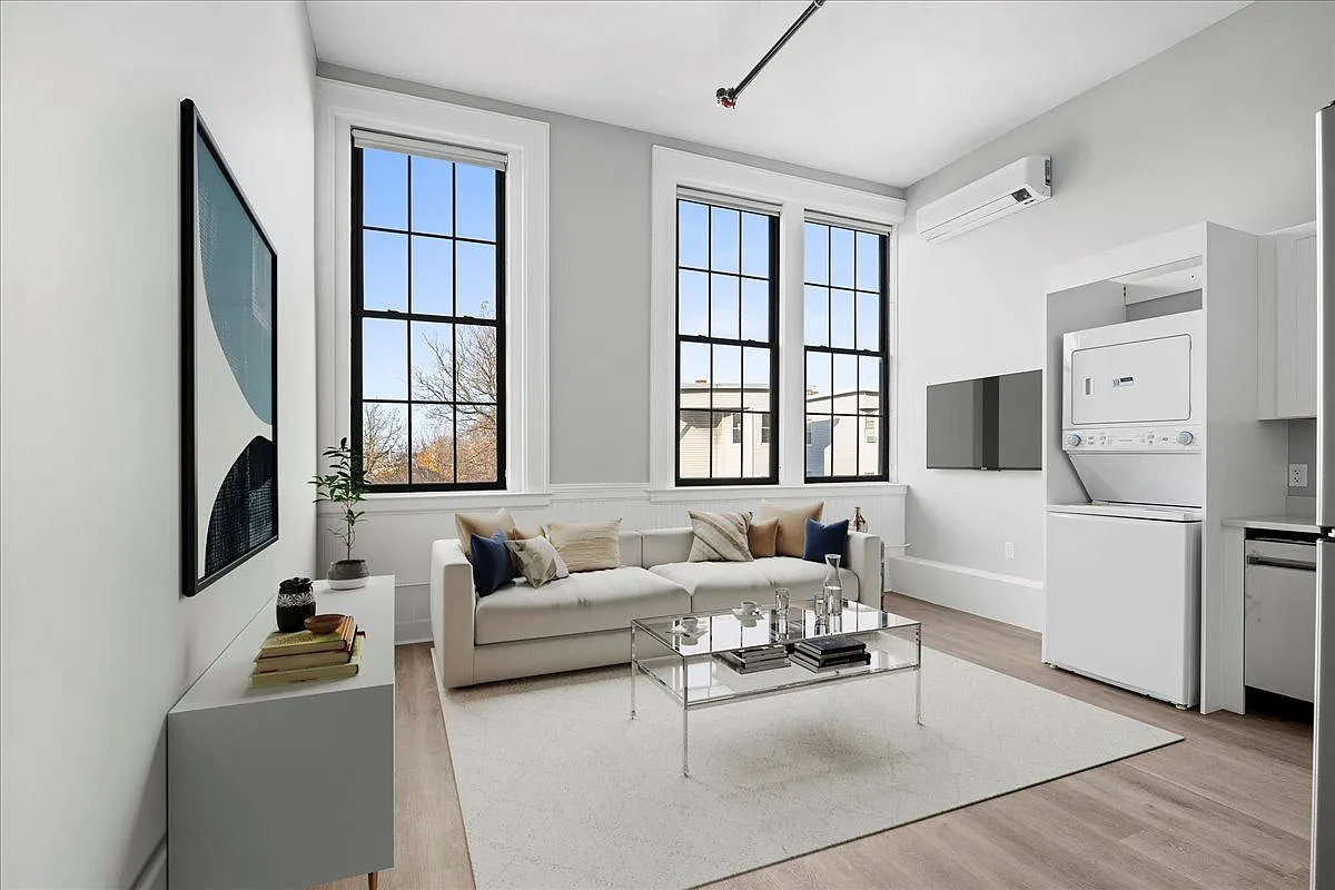 22 Waverly St — Photo 3