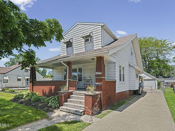 2nd image of 2559 106th St