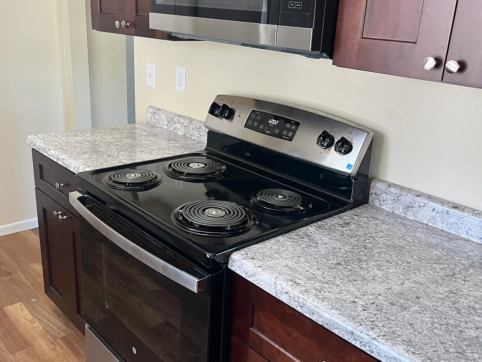 2 bed, 800 sqft, $1,595 — Photo 3