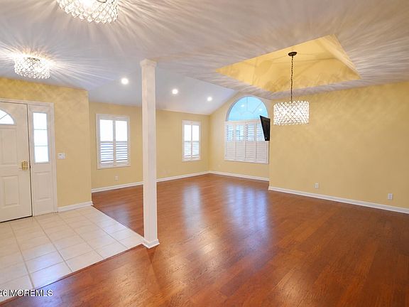 5th image of 2555 Ridgemont Court