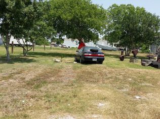 1104 W Dallas Ave, Seadrift, TX 77983