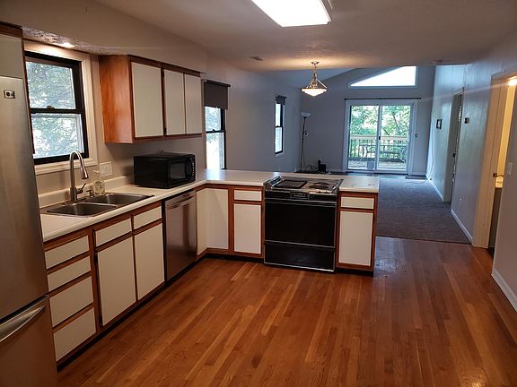 3rd image of 401 Warner St #1