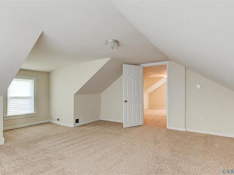 5 N Oak Ave — Photo 5