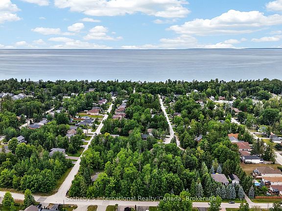 4th image of 35 Lily Dr