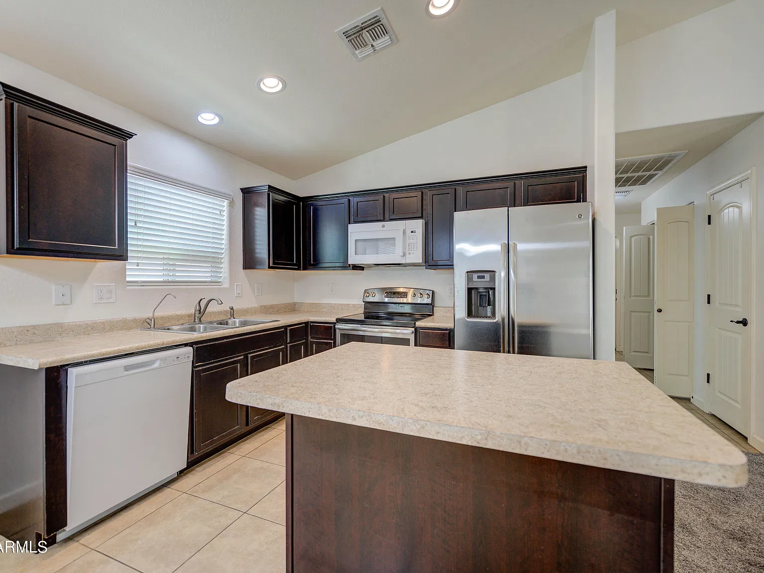3 bed, 2.0 bath, 1472 sqft, $1,795 — Photo 4