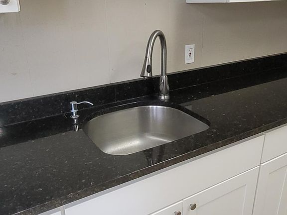 3rd image of 142 Brook St APT 3