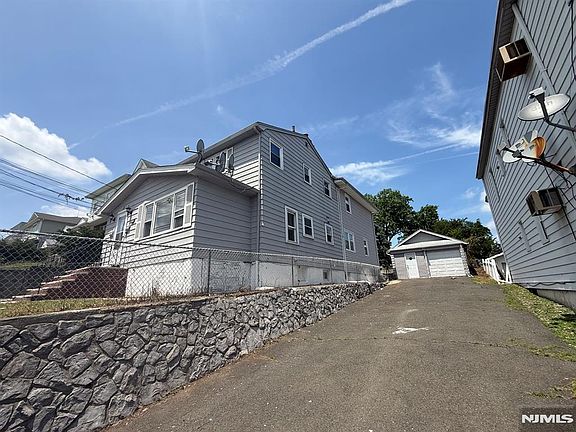 3rd image of 169 Plauderville Ave