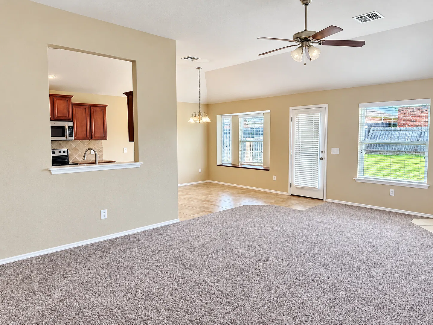 3 bed, 1431 sqft, $1,695 — Photo 3