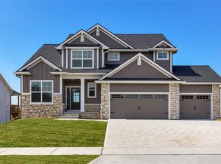 450 NW Gracewood Dr, Waukee, IA 50263