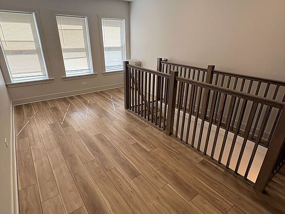 5th image of 6254 N Whipple St #1