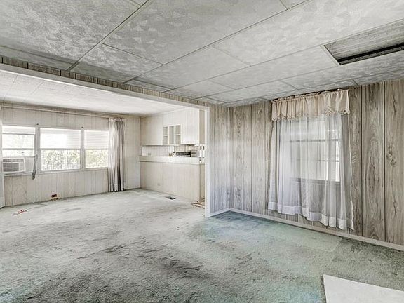 5th image of 111 Freedom Ct #27