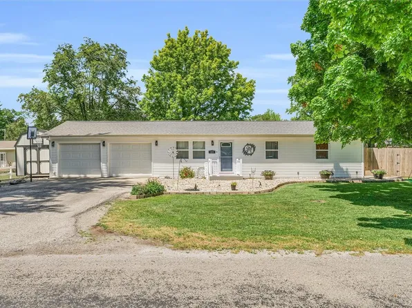 123 W Montgomery St, Oakland, IL 61943