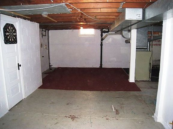 4th image of 2641 Garfield St NE