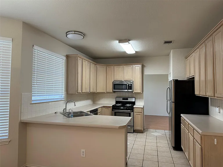 414 Darkwoods Dr — Photo 3
