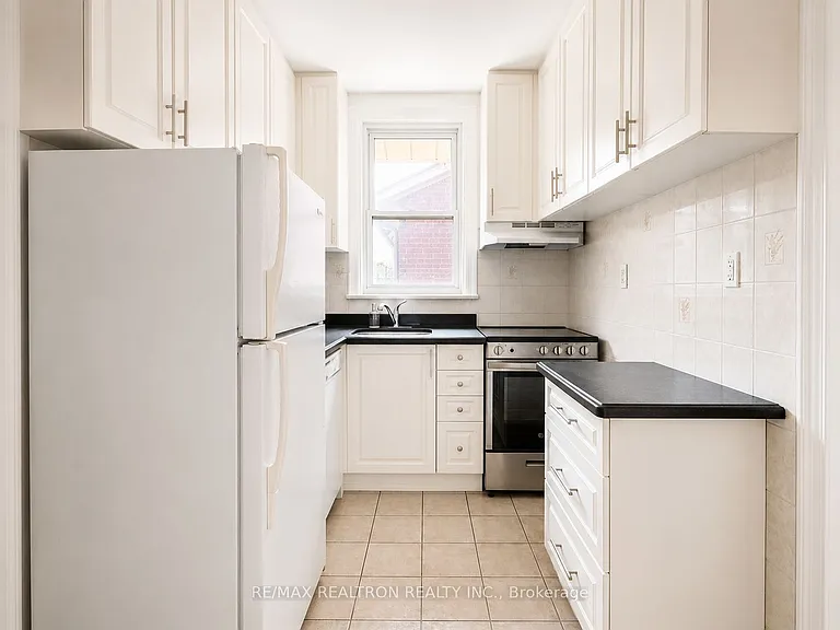 25 Ranleigh Ave #B — Photo 8