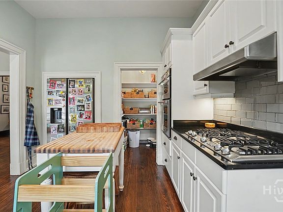 36th image of 27 E 49th Street
