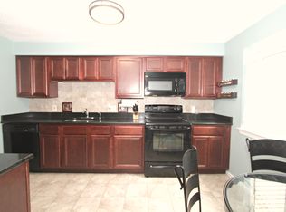 107 Greenwoods Ln, East Windsor, CT 06088