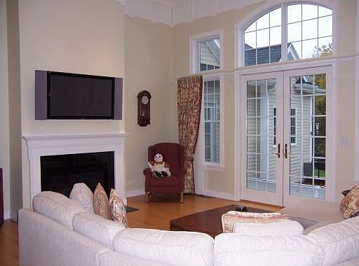 Great Room with 14' ceilings