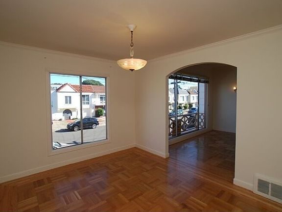 4th image of 1859 33rd Ave
