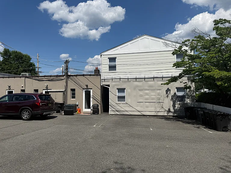 8-04D Saddle River Rd — Photo 21