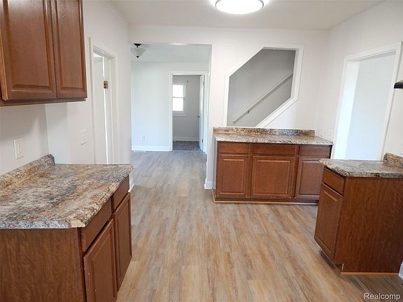 5th image of 2711 Cherry St