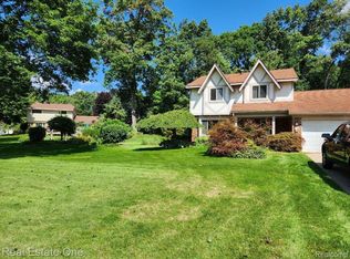 5125 Woodcreek Trl, Clarkston, MI 48346