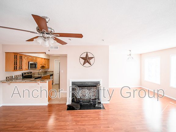 3rd image of 2214 Vista Cir