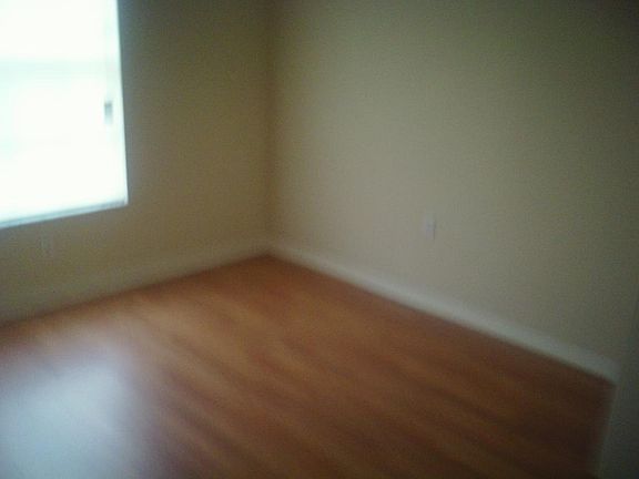 3rd image of 1149 Ermine St E