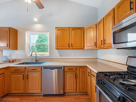 3rd image of 509 Wedgewood Trl