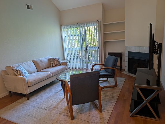 2nd image of 976 Summerplace Dr