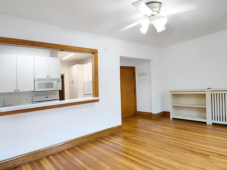 5615 N Winthrop Ave #1F — Photo 2