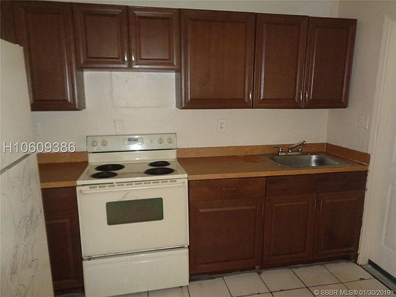 5th image of 345 NW 5th St APT 1