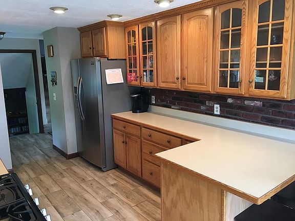 3rd image of 15 Gable Ln