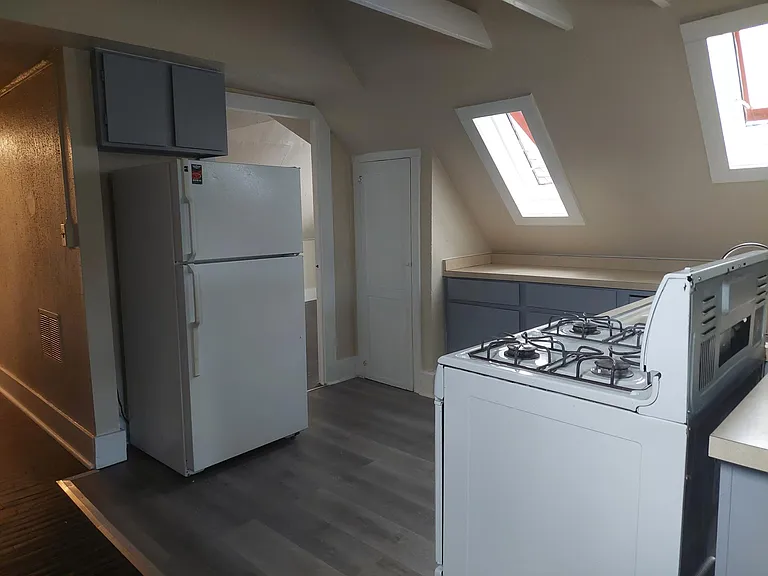 1343 Vine St #4 — Photo 6