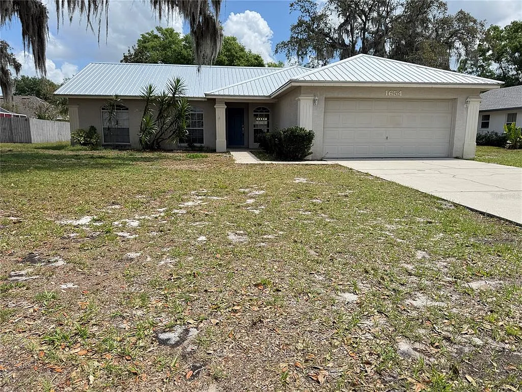 4 bed, 2.0 bath, 1758 sqft, $2,200 — Photo 1