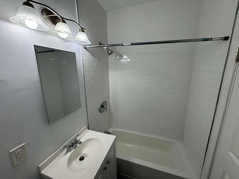 1056 S Normandie Ave — Photo 7